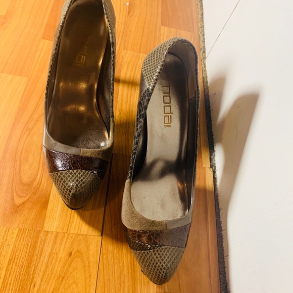 Heels - Picture 2 of 4